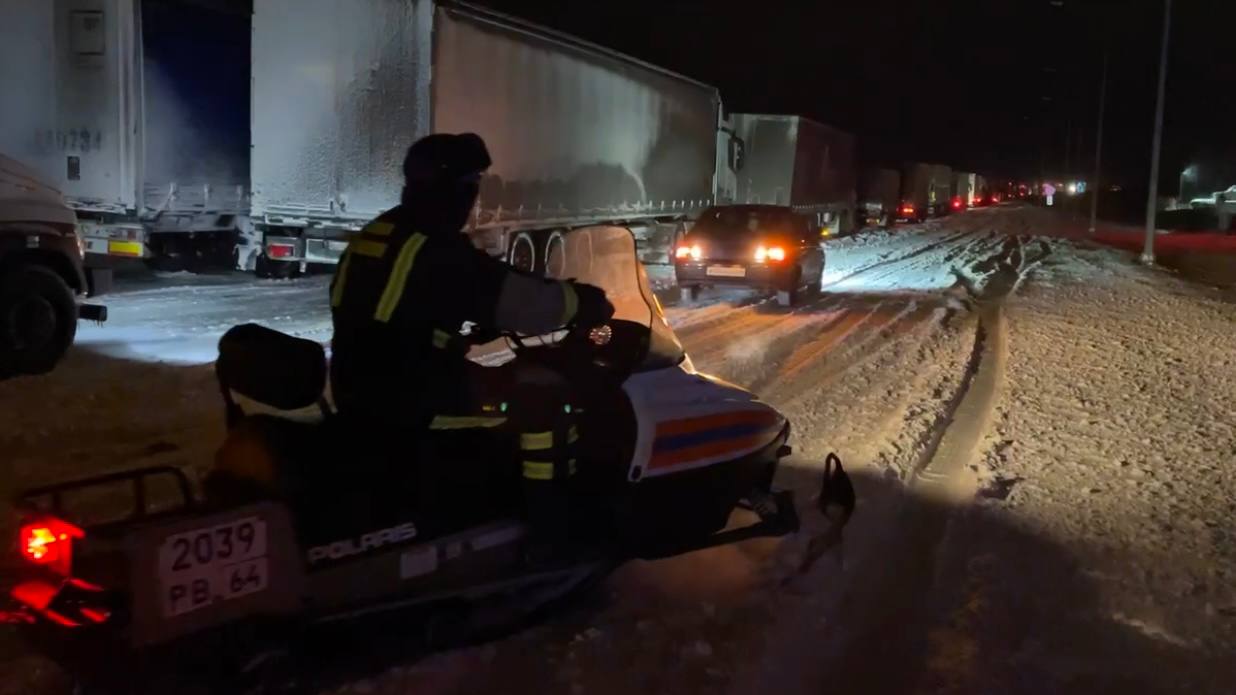 Саратовцы благодарят спасателей за оперативную помощь на заснеженных трассах Саратовцы благодарят спасателей за оперативную помощь на заснеженных трассах